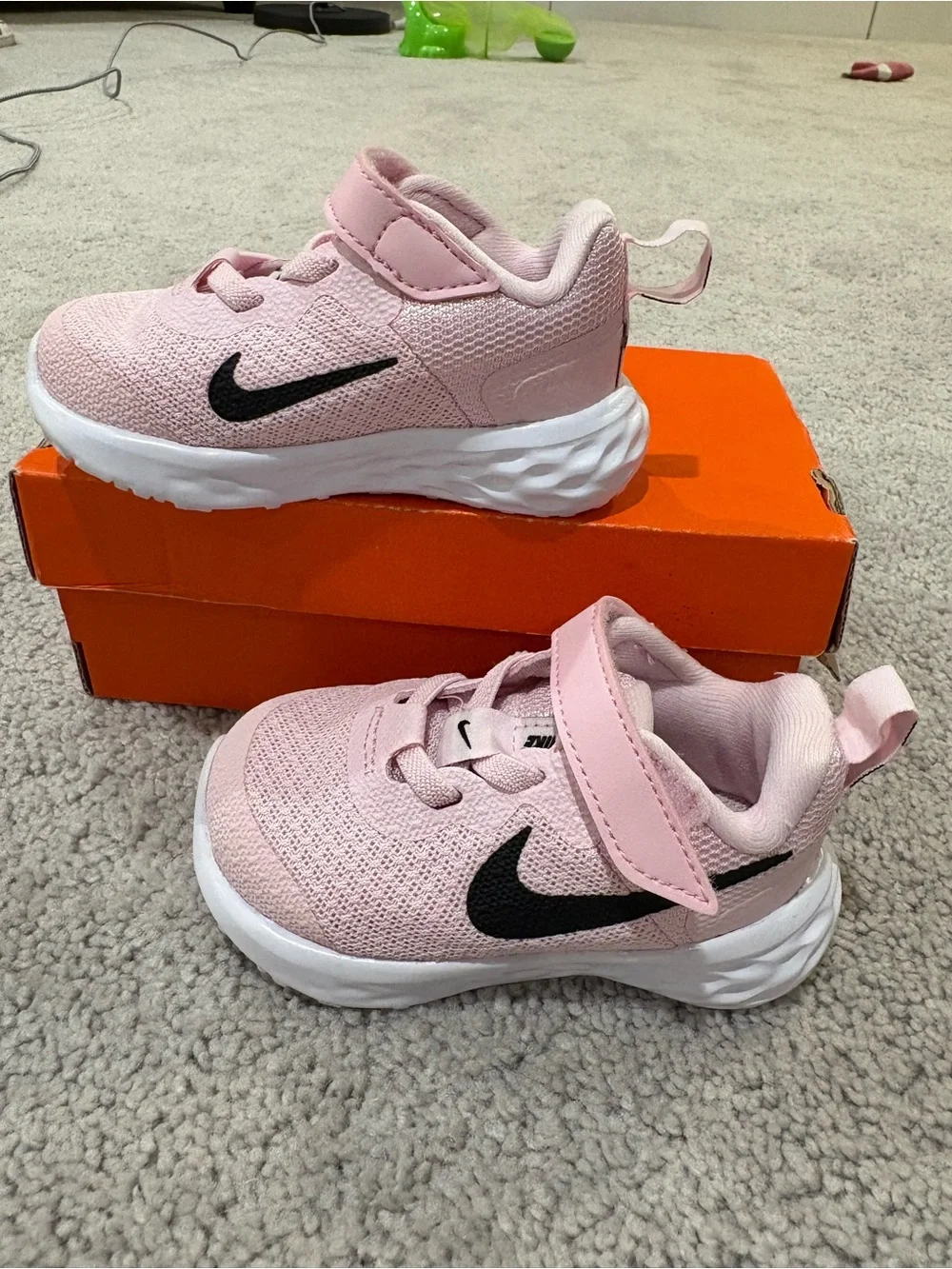 NEW Nike Kids Pink Mesh Strap Sneakers toddler size 4